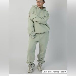 Comfrt Signature set in green tea